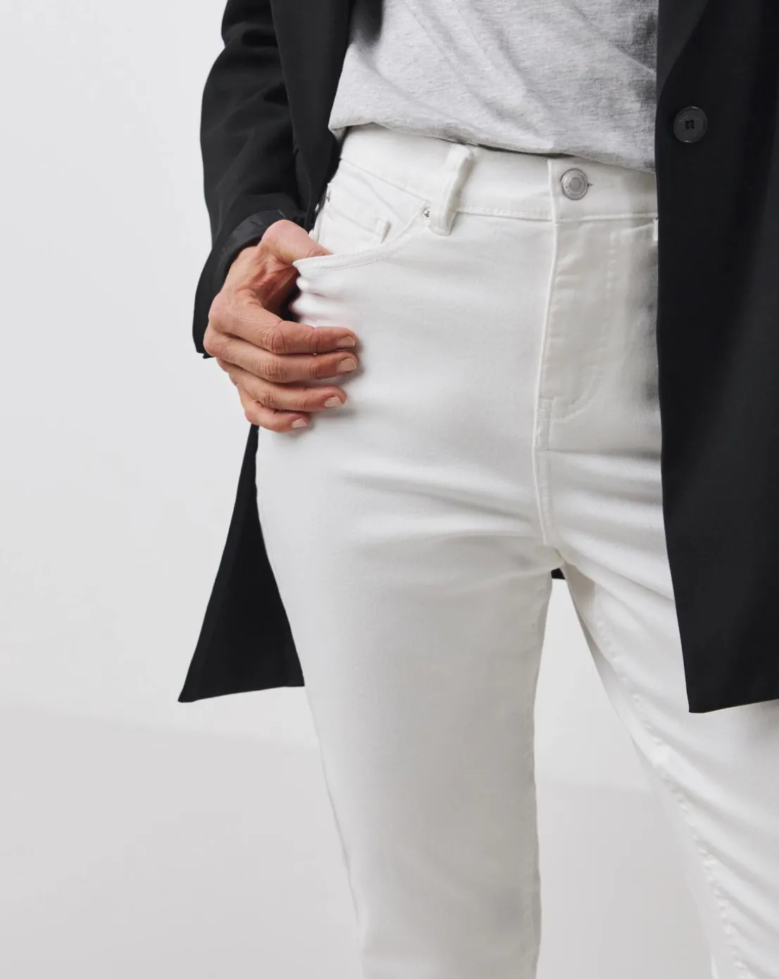 24/7 White Slim Leg Jeans