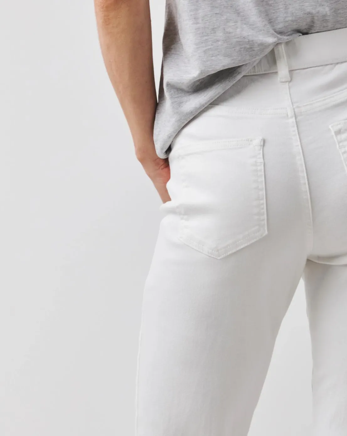 24/7 White Slim Leg Jeans
