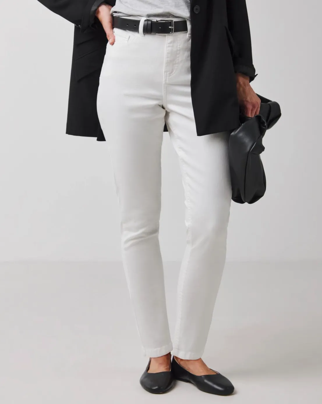 24/7 White Slim Leg Jeans