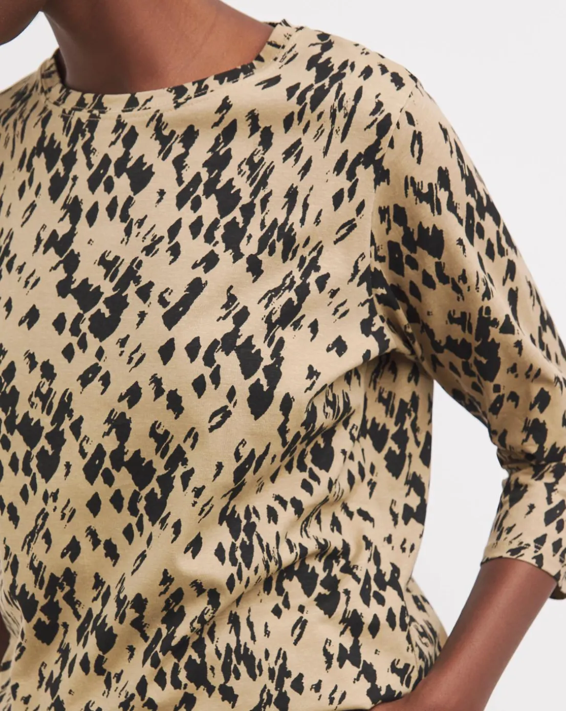 Animal Print 3/4 Sleeve Curved Hem Longline Top