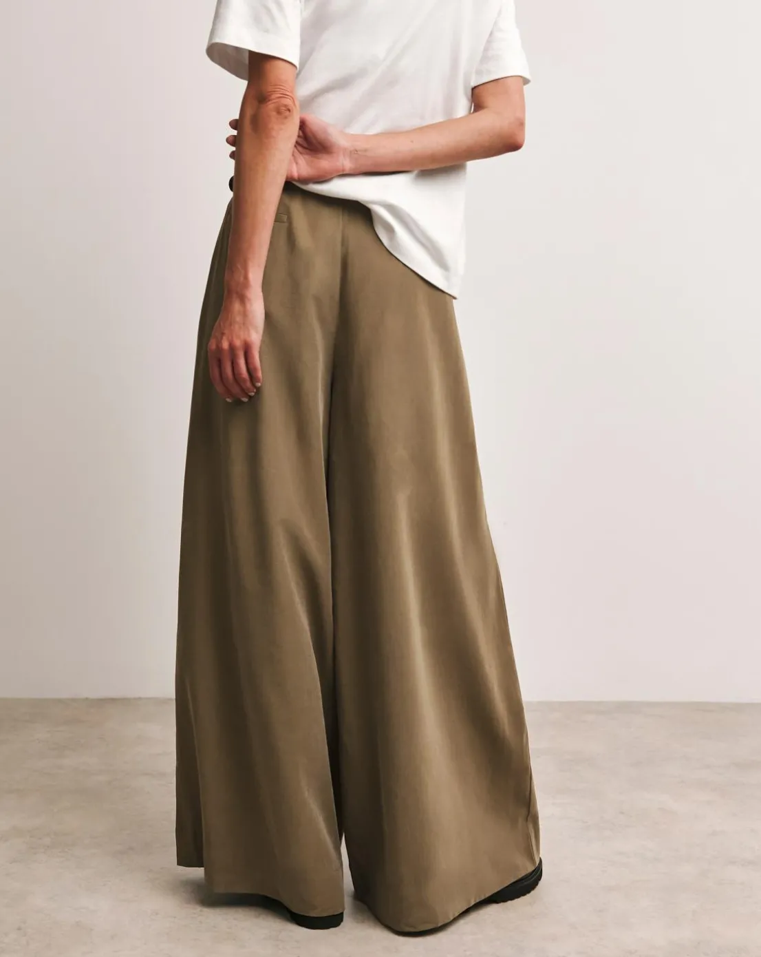 Anthology Mocha Super Wide Leg Trouser