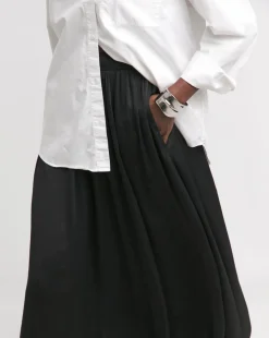 Black Textured Satin Bubble Hem Skirt