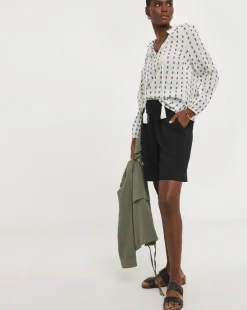 Contrast Dobby Collarless Blouse