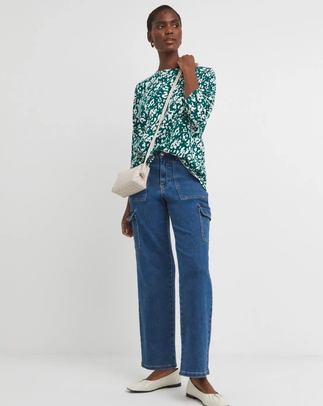 Green Animal 3/4 Sleeve Curved Hem Longline Top