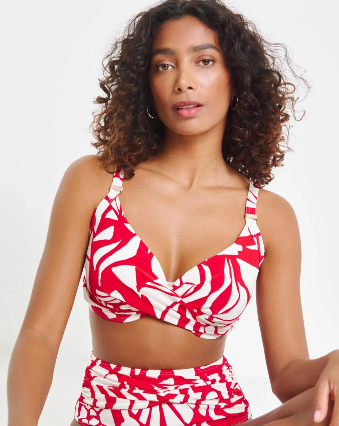 MAGISCULPT Twist Front Wired Bikini Top