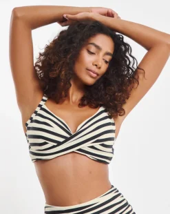 MAGISCULPT Twist Front Wired Bikini Top