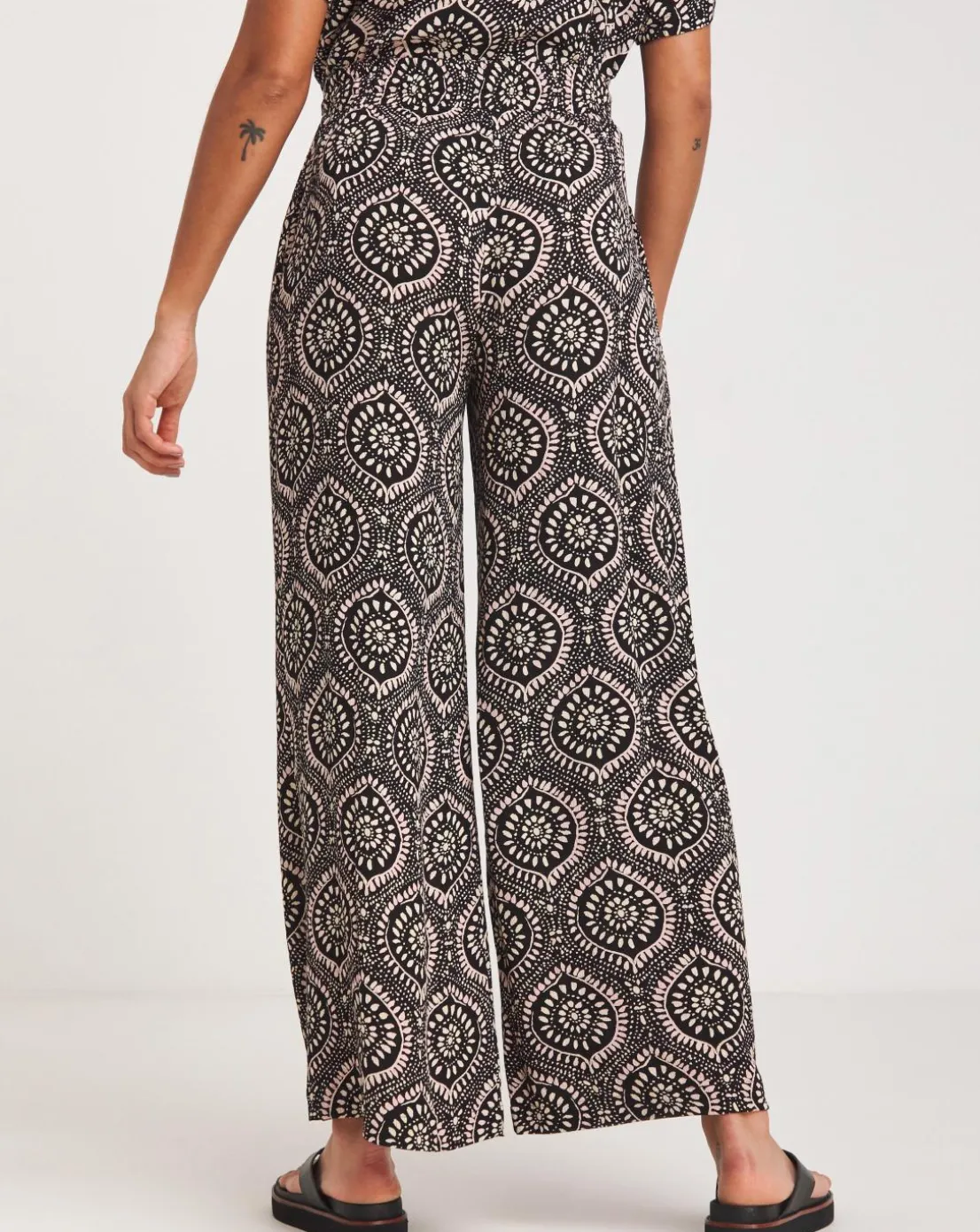 Mono Print Crinkle Shirred Waist Wide Leg Trousers
