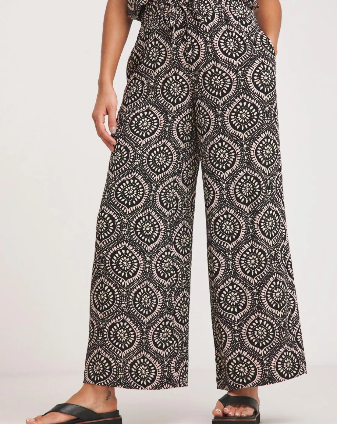 Mono Print Crinkle Shirred Waist Wide Leg Trousers