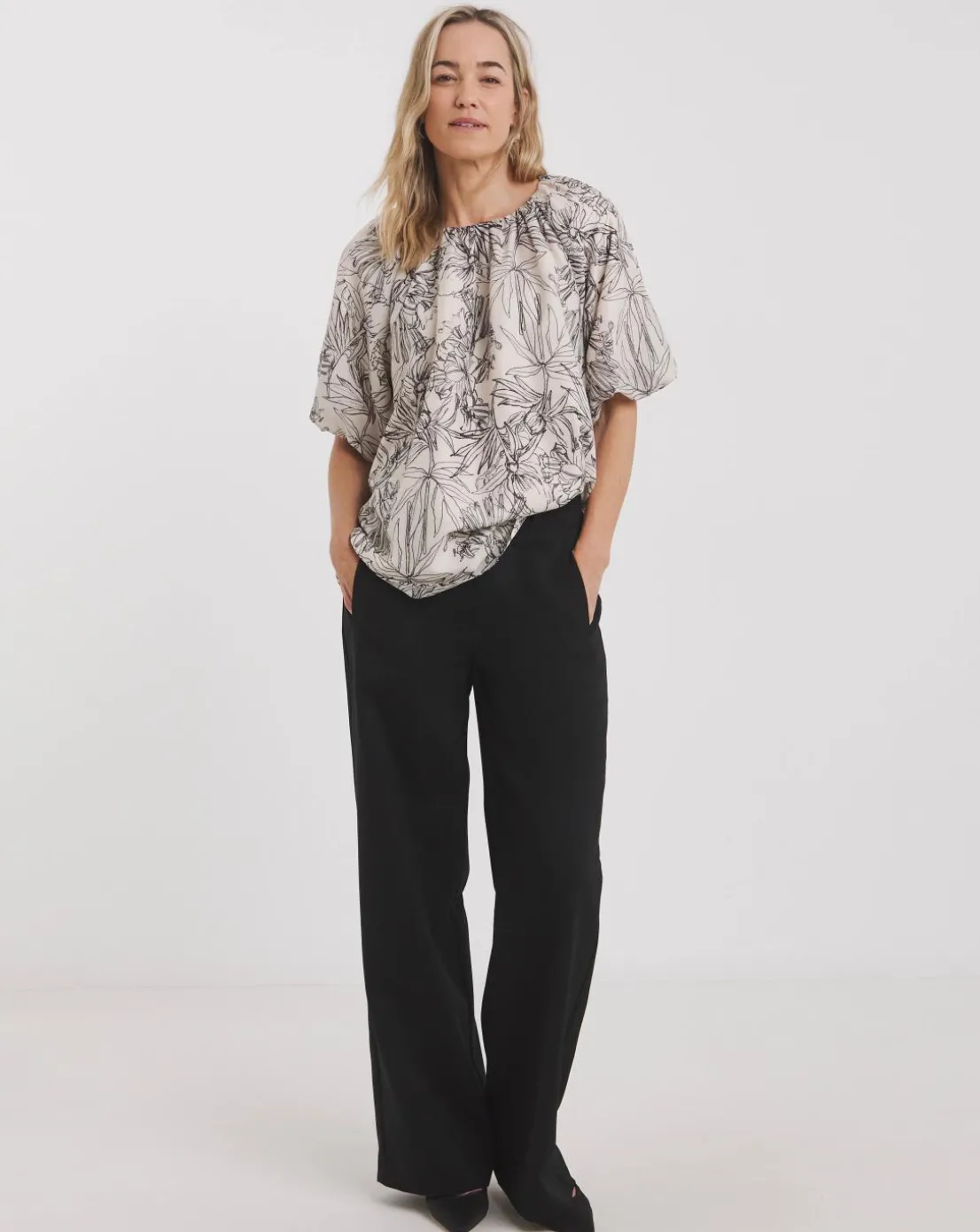 Short Bubble Sleeve Top