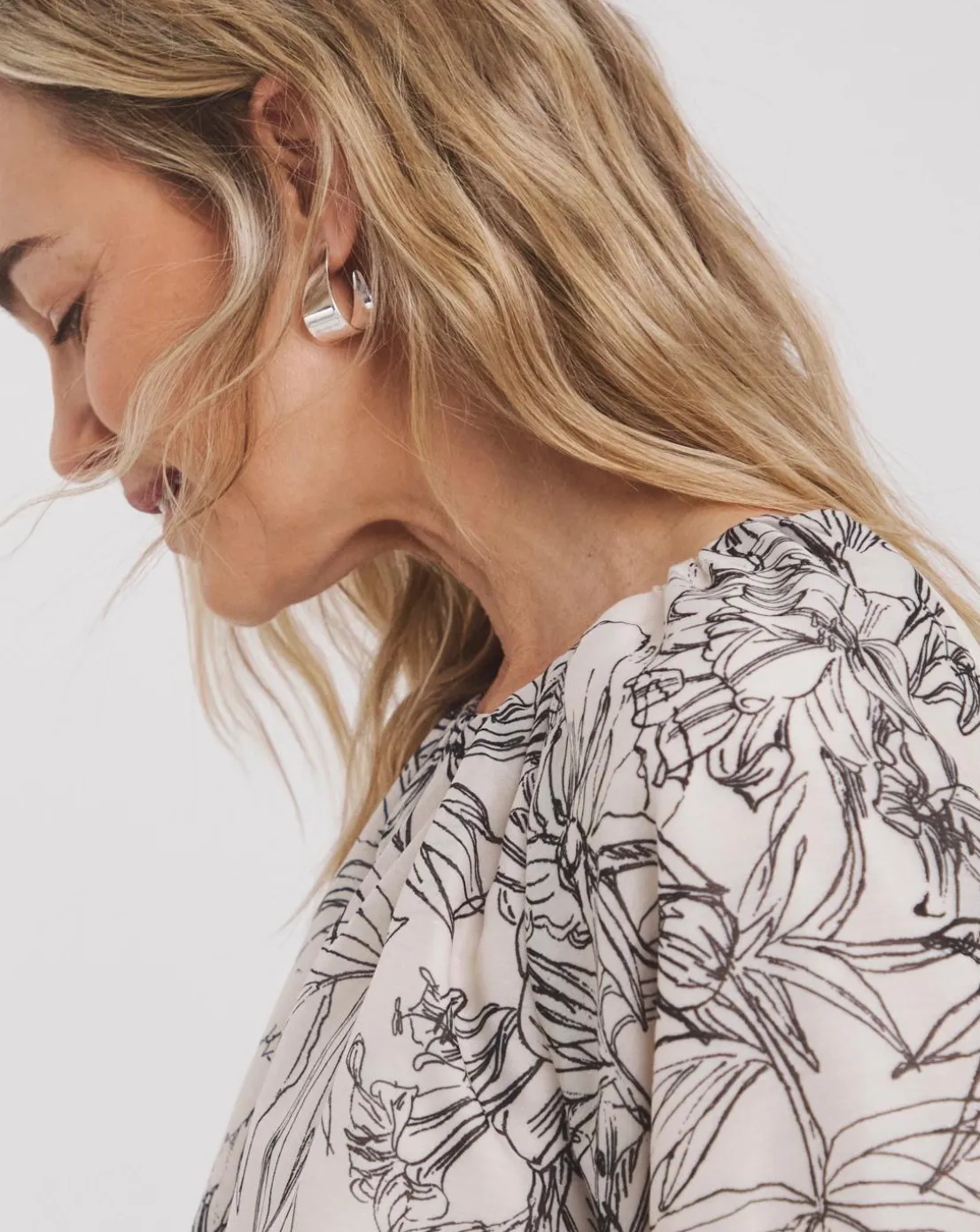 Short Bubble Sleeve Top