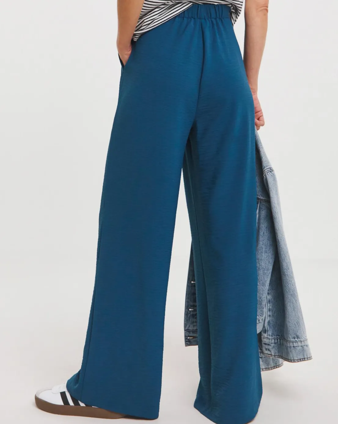 Textured Wide Leg Belted Trouser