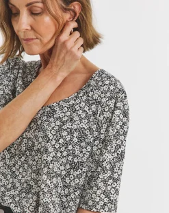 V Neck Puff Detail Short Sleeve Top