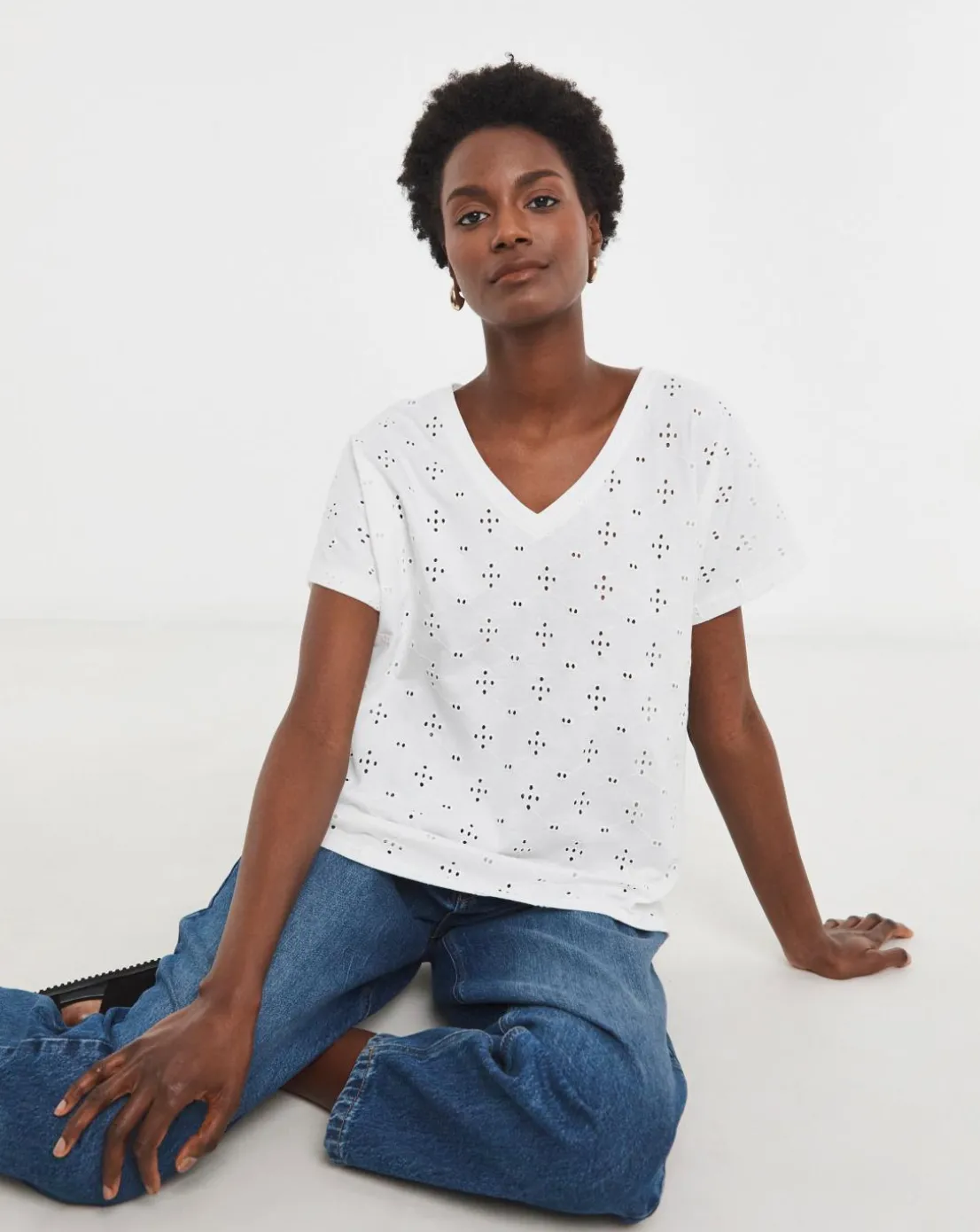 White V-Neck Broderie Short Sleeve T-Shirt