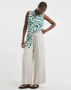 Dipped Back Sleeveless Shirt