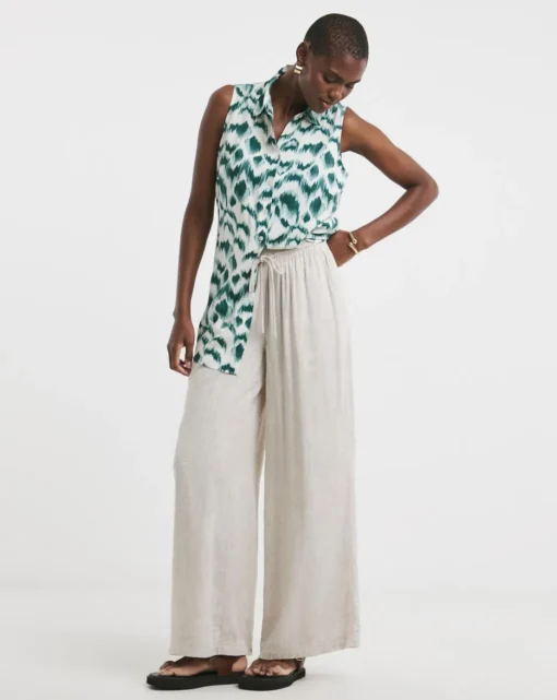 Dipped Back Sleeveless Shirt