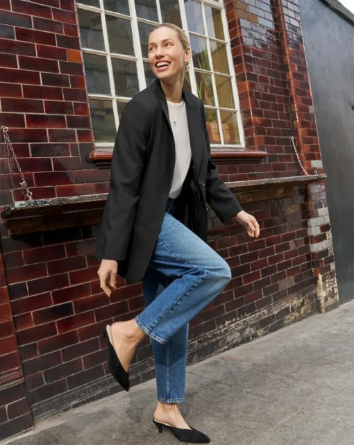 Mid Blue Barrel Leg Jean